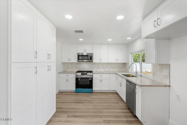 554 Dorena Drive, Newbury Park, CA 91320