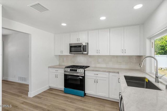 554 Dorena Drive, Newbury Park, CA 91320