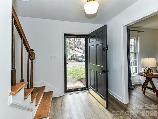 5900 Cabotwood Lane, Charlotte, NC 28212