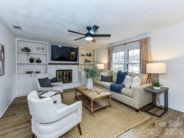 5900 Cabotwood Lane, Charlotte, NC 28212