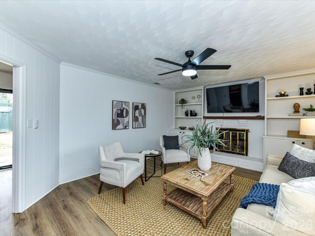 5900 Cabotwood Lane, Charlotte, NC 28212