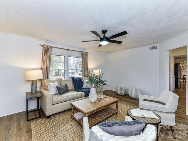 5900 Cabotwood Lane, Charlotte, NC 28212