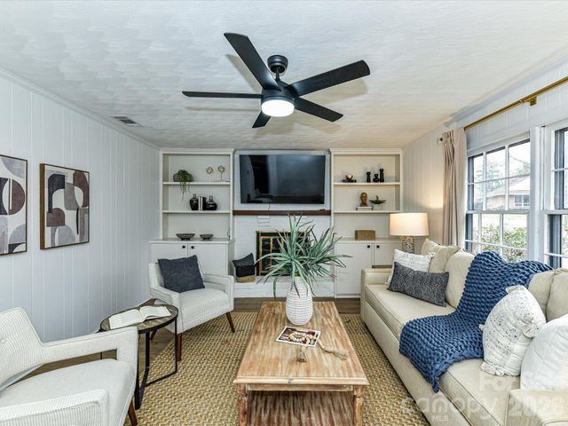 5900 Cabotwood Lane, Charlotte, NC 28212