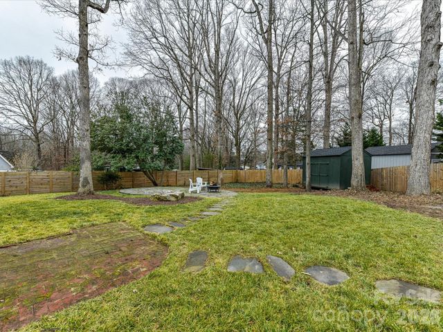 5900 Cabotwood Lane, Charlotte, NC 28212