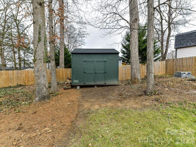 5900 Cabotwood Lane, Charlotte, NC 28212