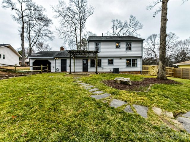 5900 Cabotwood Lane, Charlotte, NC 28212