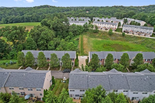 10550 Cherry Grove Ct, Mccandless, PA 15090