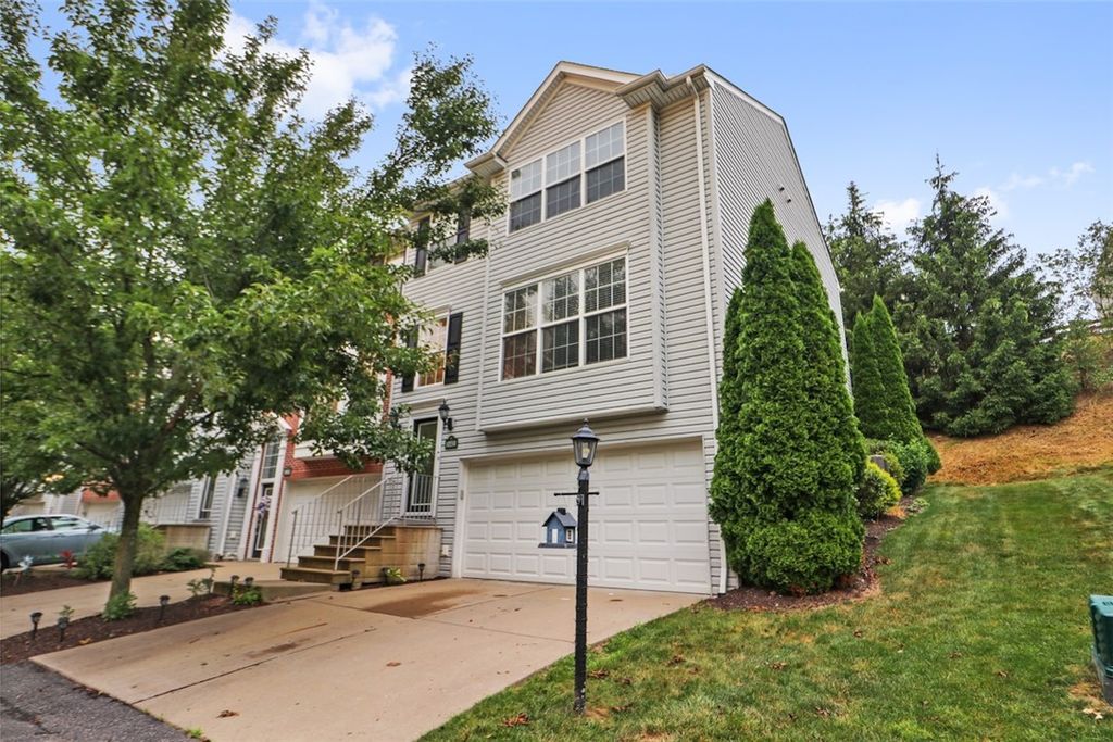 10550 Cherry Grove Ct, Mccandless, PA 15090