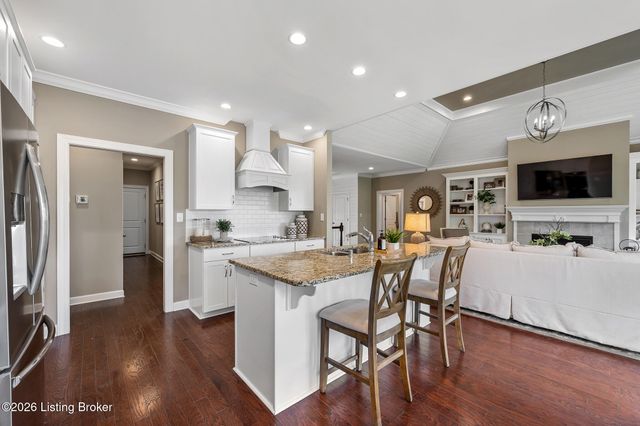 17403 Shakes Creek Dr, Louisville, KY 40023