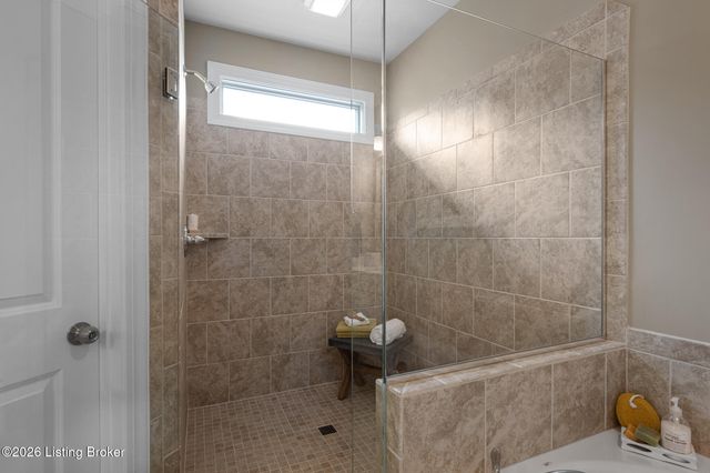17403 Shakes Creek Dr, Louisville, KY 40023