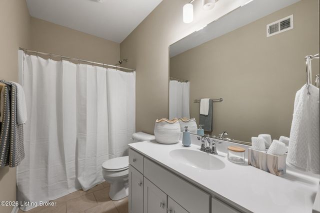 17403 Shakes Creek Dr, Louisville, KY 40023