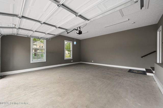 17403 Shakes Creek Dr, Louisville, KY 40023