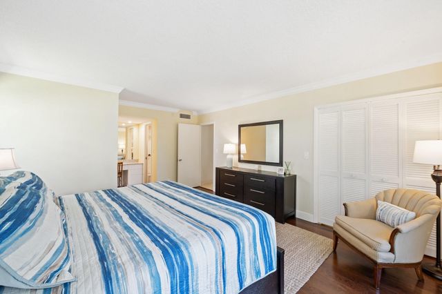 3700 Oaks Clubhouse Drive 106, Pompano Beach, FL 33069