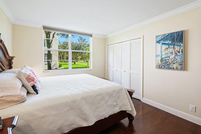 3700 Oaks Clubhouse Drive 106, Pompano Beach, FL 33069