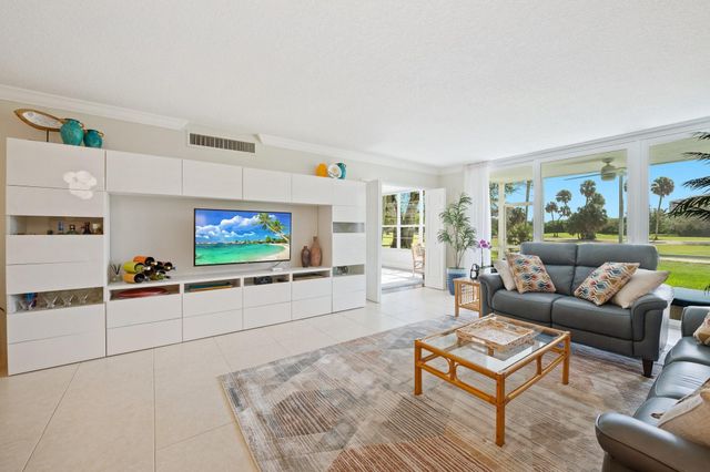 3700 Oaks Clubhouse Drive 106, Pompano Beach, FL 33069