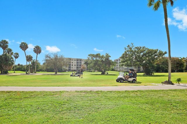 3700 Oaks Clubhouse Drive 106, Pompano Beach, FL 33069