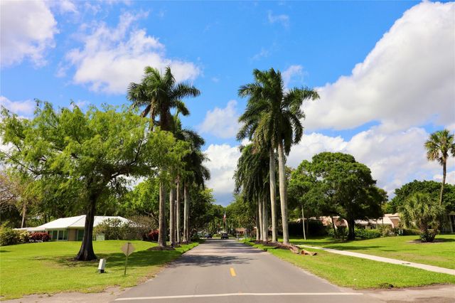 3700 Oaks Clubhouse Drive 106, Pompano Beach, FL 33069