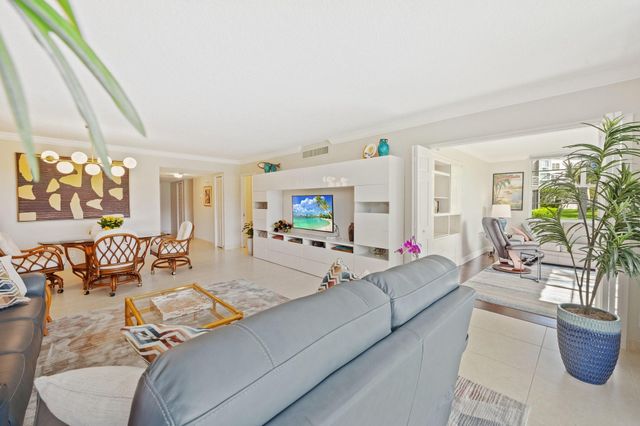 3700 Oaks Clubhouse Drive 106, Pompano Beach, FL 33069