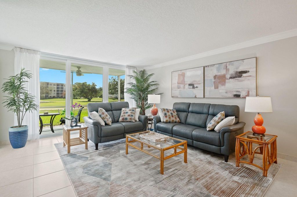 3700 Oaks Clubhouse Drive 106, Pompano Beach, FL 33069