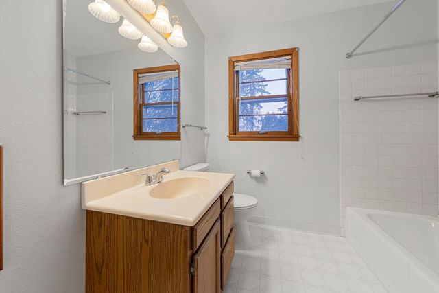 8232 Hemingway Avenue S, Cottage Grove, MN 55016