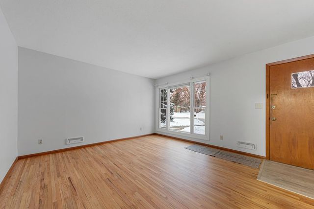 8232 Hemingway Avenue S, Cottage Grove, MN 55016