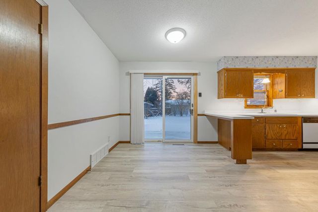 8232 Hemingway Avenue S, Cottage Grove, MN 55016