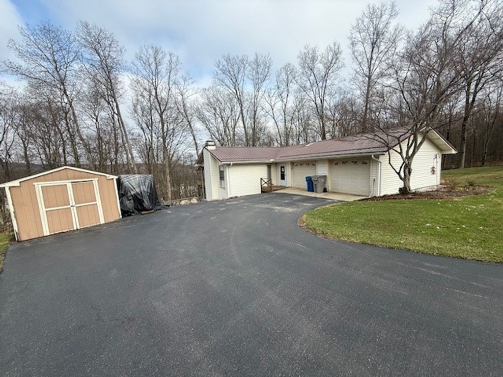 1294 CARMONT Drive, Meadville, PA 16335