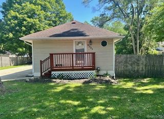 9325 Commerce Road, Commerce Twp, MI 48382