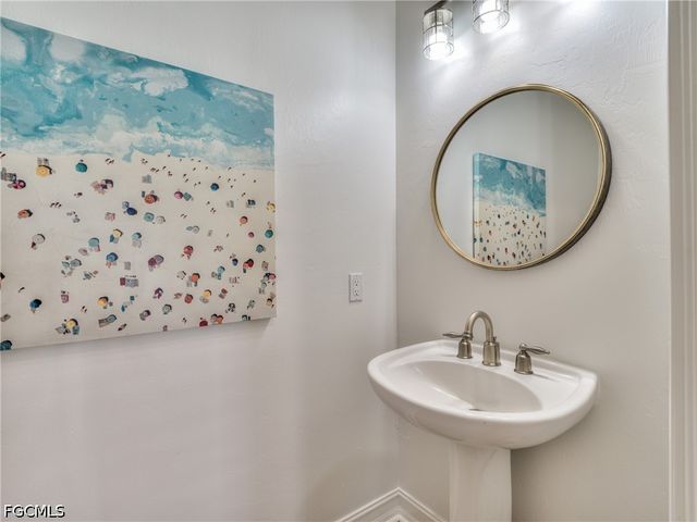282 Delmar AVE, Fort Myers Beach, FL 33931