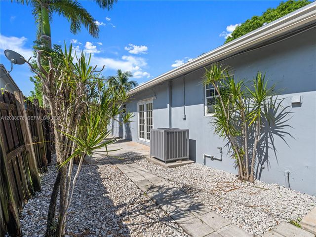 7591 Pierce St, Hollywood, FL 33024