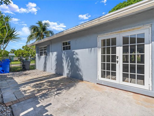 7591 Pierce St, Hollywood, FL 33024