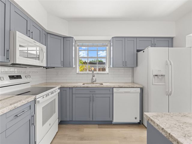 7591 Pierce St, Hollywood, FL 33024