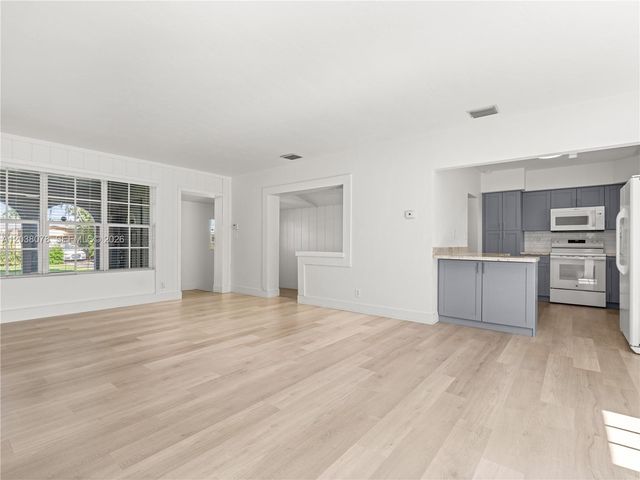 7591 Pierce St, Hollywood, FL 33024