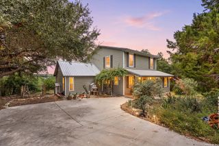 707 APPALOOSA DR, Fischer, TX 78623