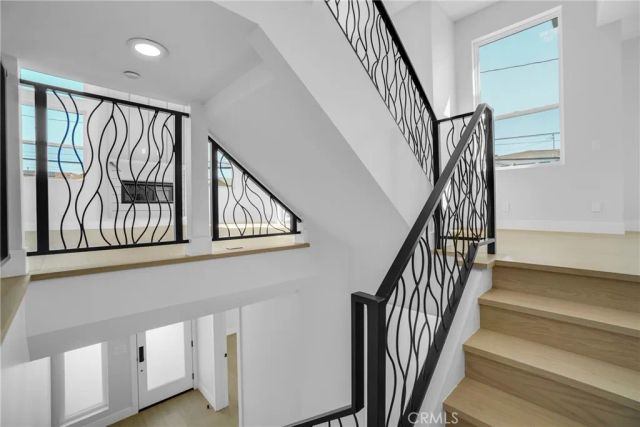 2407 Perkins Ln, Redondo Beach, CA 90278