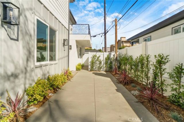 2407 Perkins Ln, Redondo Beach, CA 90278
