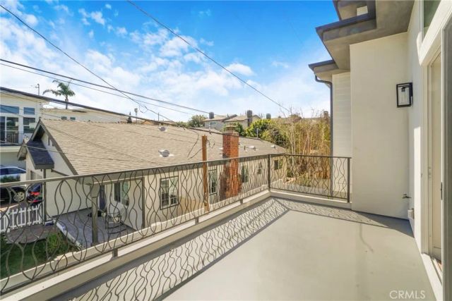 2407 Perkins Ln, Redondo Beach, CA 90278