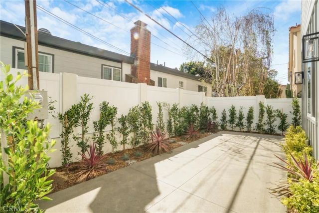 2407 Perkins Ln, Redondo Beach, CA 90278