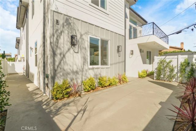 2407 Perkins Ln, Redondo Beach, CA 90278