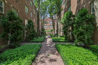 219 N Oak Park Avenue 2E, Oak Park, IL 60302