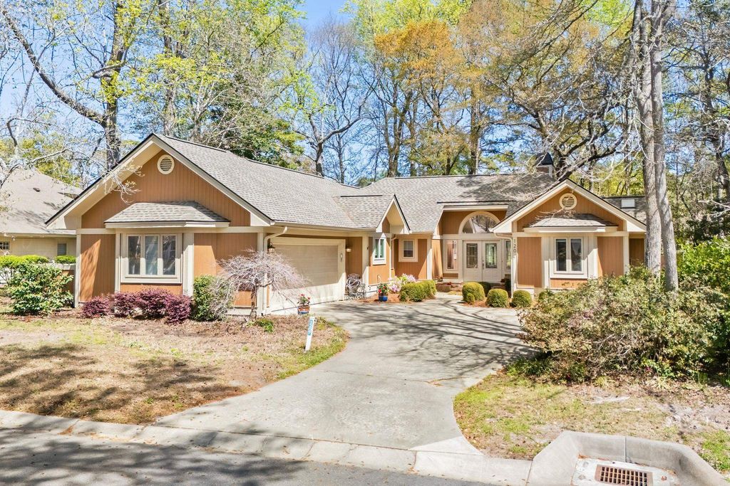 1207 Spinnaker Dr., North Myrtle Beach, SC 29582