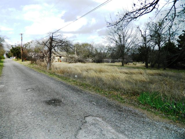 110 S Bois D Arc Street, Bailey, TX 75452