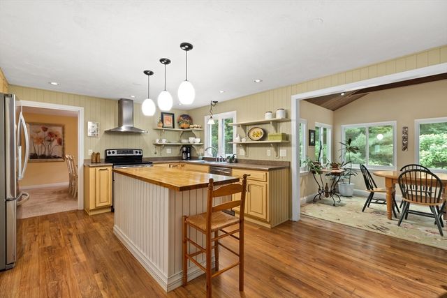 82 Norton Rd, North Attleboro, MA 02760