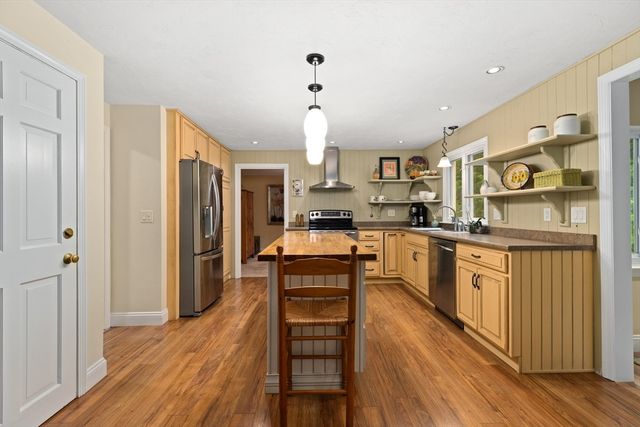82 Norton Rd, North Attleboro, MA 02760
