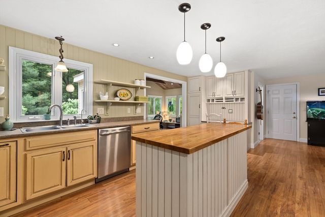82 Norton Rd, North Attleboro, MA 02760
