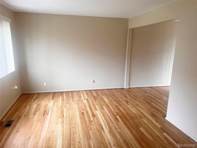 25647 Salem 102, Roseville, MI 48066