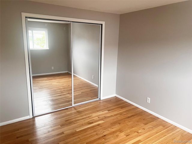 25647 Salem 102, Roseville, MI 48066