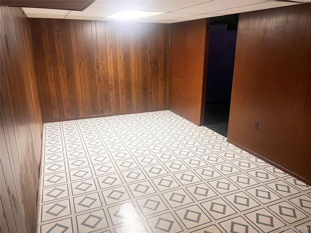 25647 Salem 102, Roseville, MI 48066