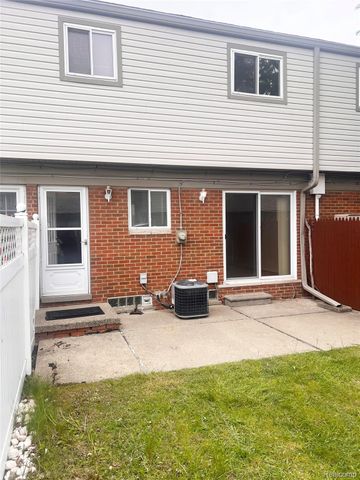25647 Salem 102, Roseville, MI 48066