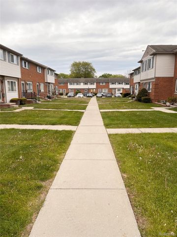 25647 Salem 102, Roseville, MI 48066